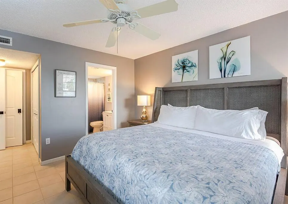 Coastal Condo Amazing Location! 50 Steps To The Beach Clearwater Beach